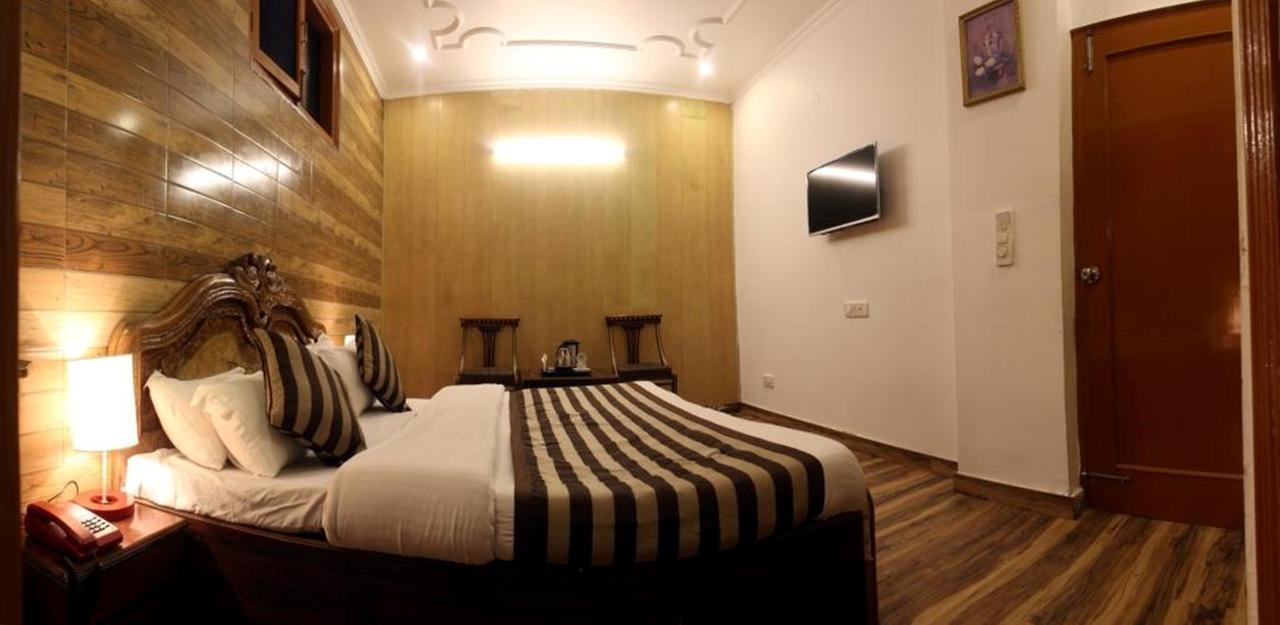 Divyansh Hotel Dharamshala Esterno foto