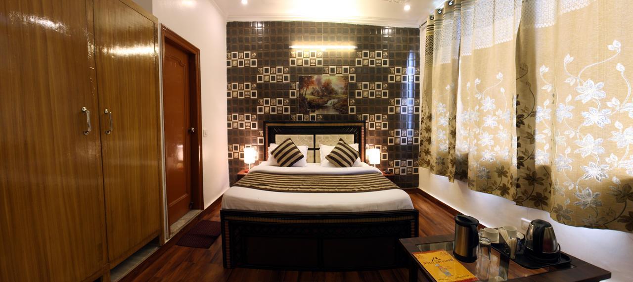 Divyansh Hotel Dharamshala Esterno foto