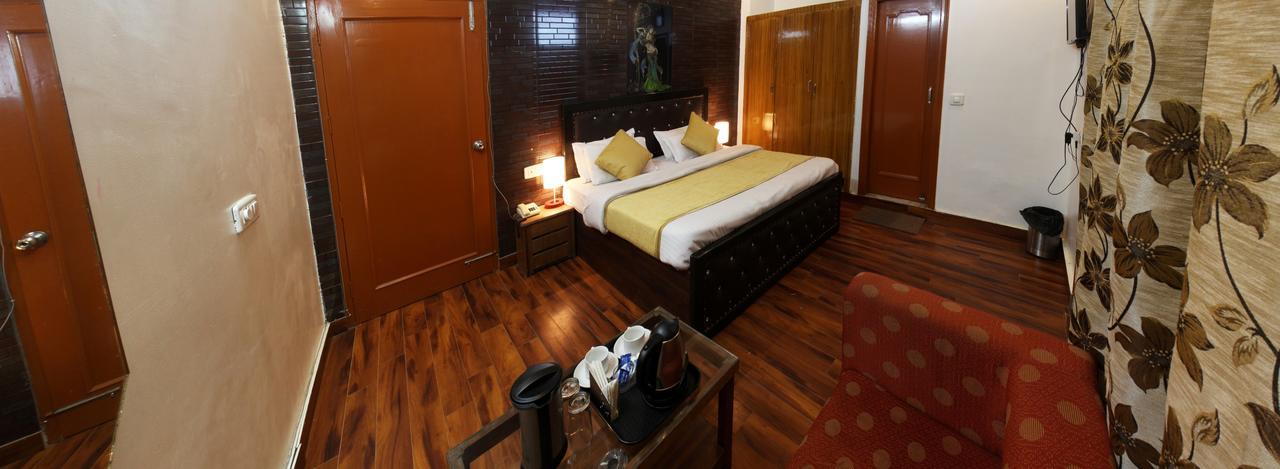 Divyansh Hotel Dharamshala Esterno foto