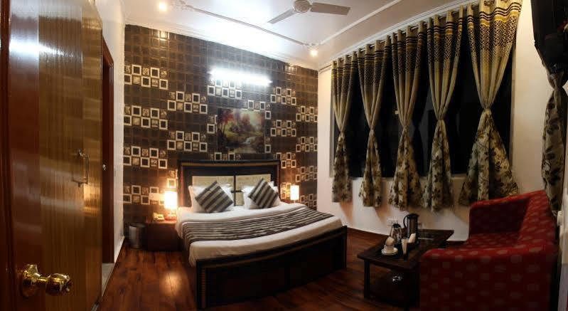 Divyansh Hotel Dharamshala Esterno foto