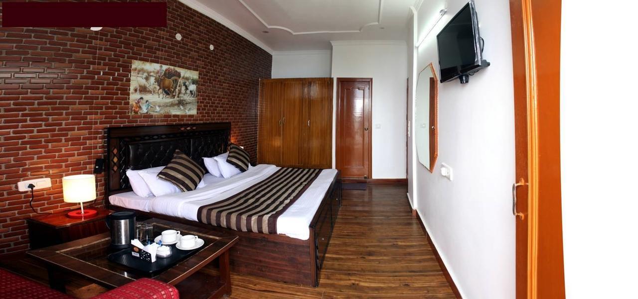 Divyansh Hotel Dharamshala Esterno foto