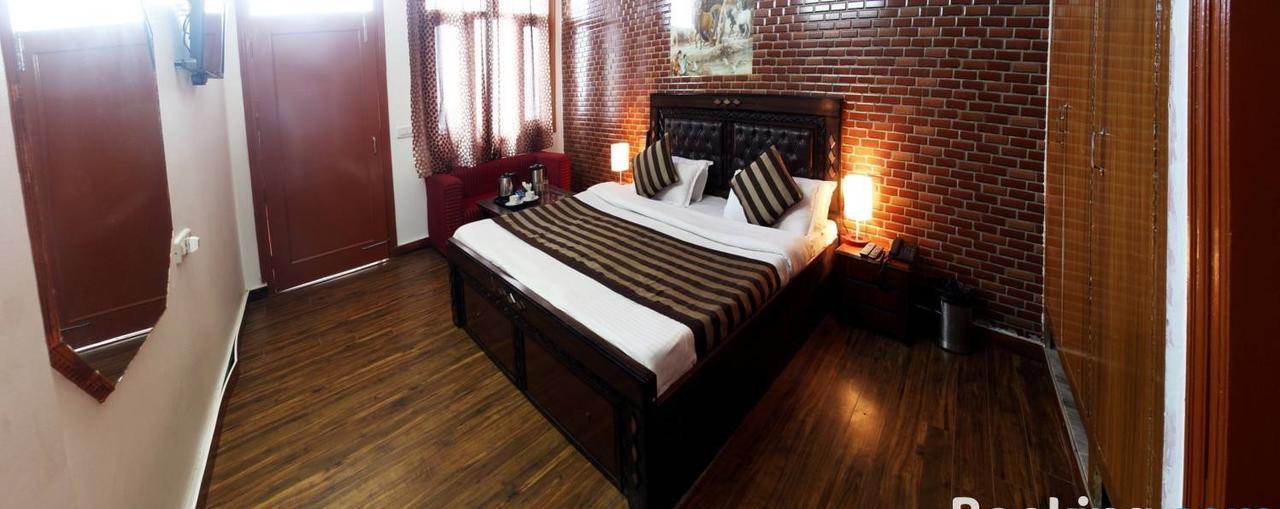 Divyansh Hotel Dharamshala Esterno foto
